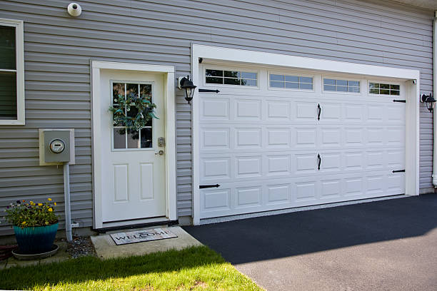24/7 Emergency Garage Door Panel Replacement experts in North Valley Stream, NY